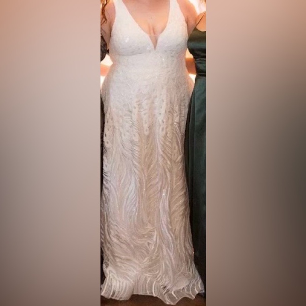 Elegant White & Ivory Lace Evening / Prom/Wedding Dress